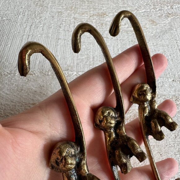 Set of Three Vintage Metal Monkey Hanging Hooks - Picture 5 of 11